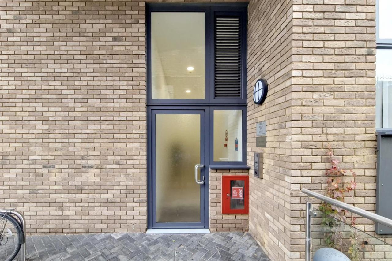 Luxury 2 Bed 2 Bath With Balcony New Build Apartment *South Central London* 외부 사진