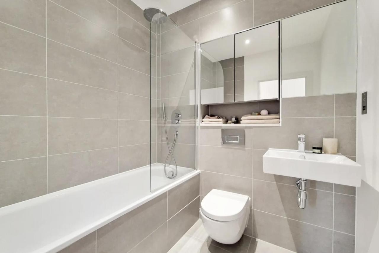 Luxury 2 Bed 2 Bath With Balcony New Build Apartment *South Central London* 외부 사진